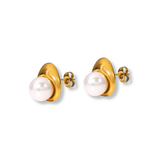 Leia pearl earrings