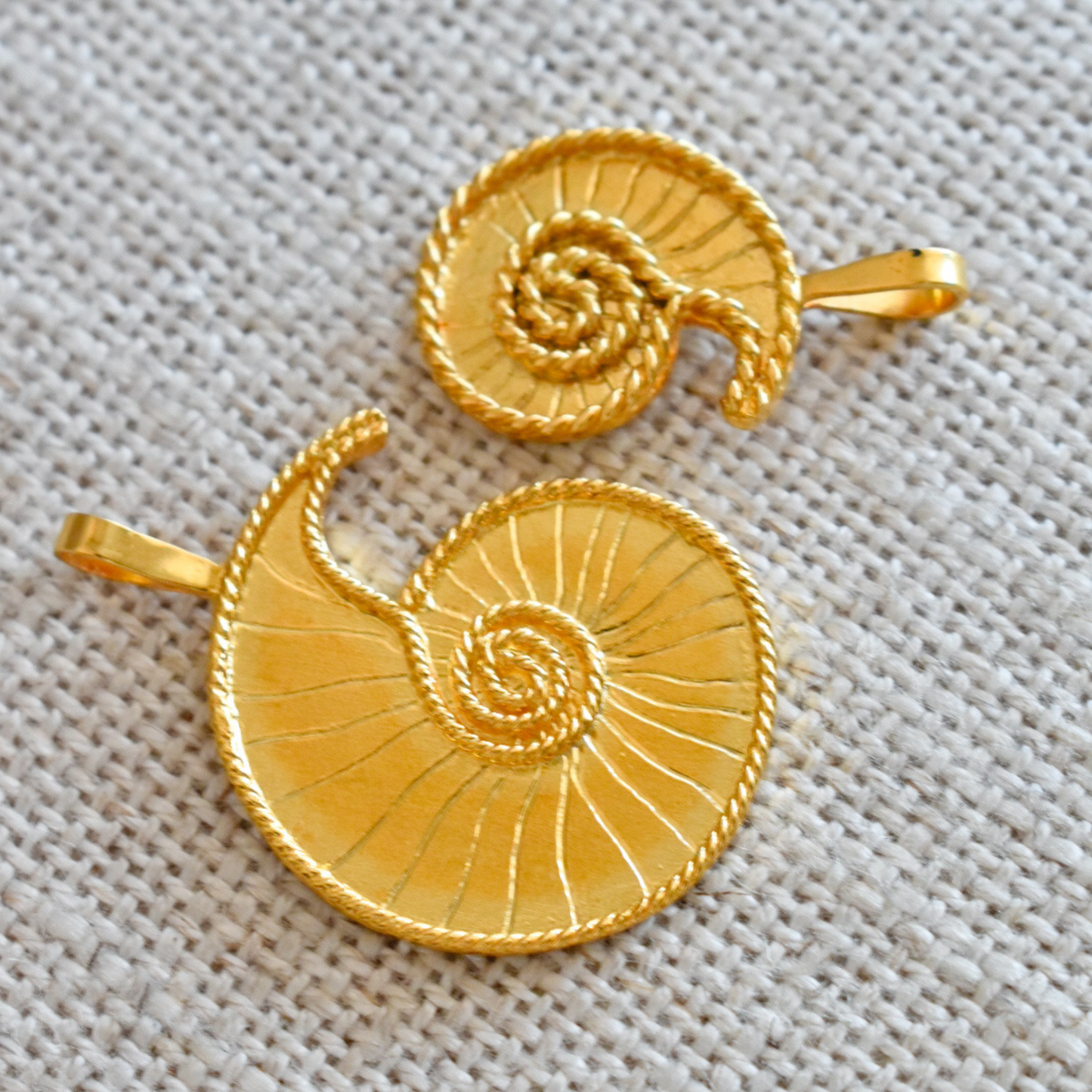 Caracola Caribeña charm